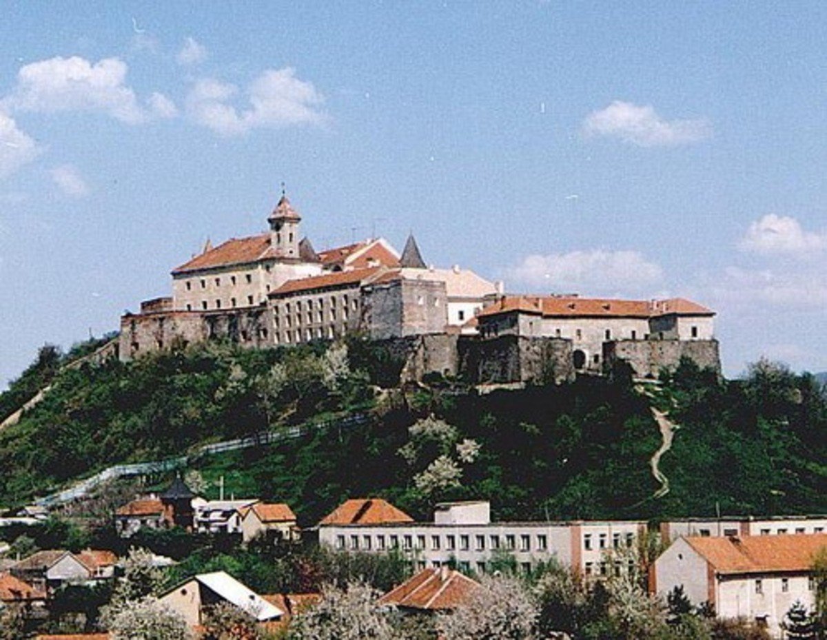 Мукачево замок фото