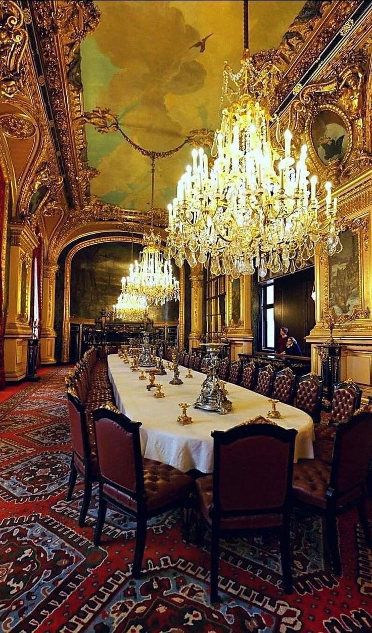 Обеденный зал Версаля