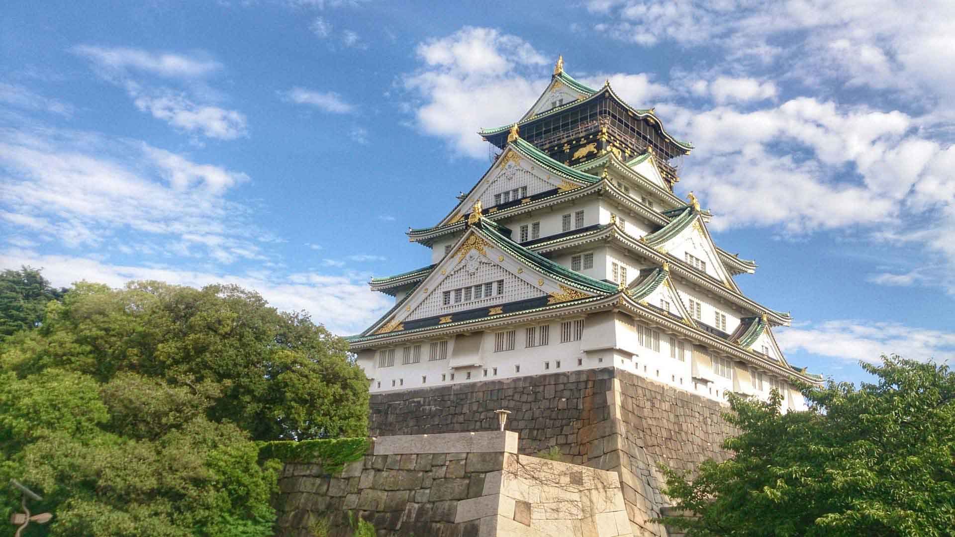 замок в осаке япония