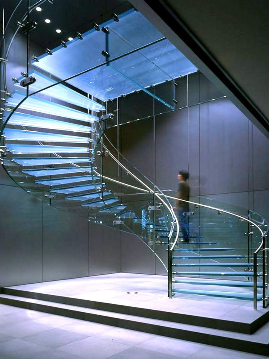Винтовые лестницы из стекла и металла