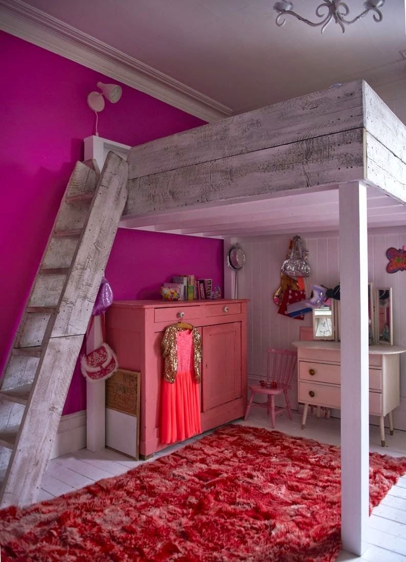 Комната для девочки с кроватью чердаком