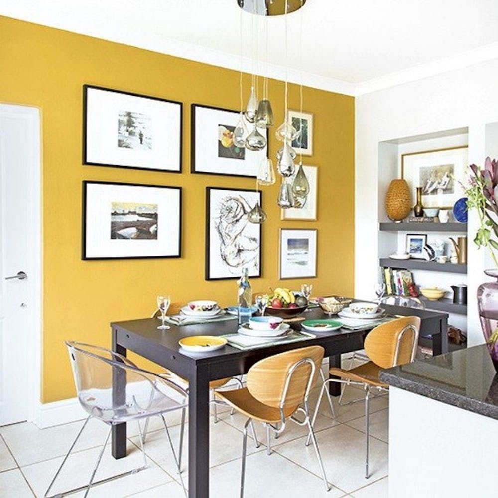 Горчичная столовая. Горчичный цвет в интерьере кухни. Желтые стены на кухне. Желтый цвет стен на кухне. Кухня горчичного цвета.