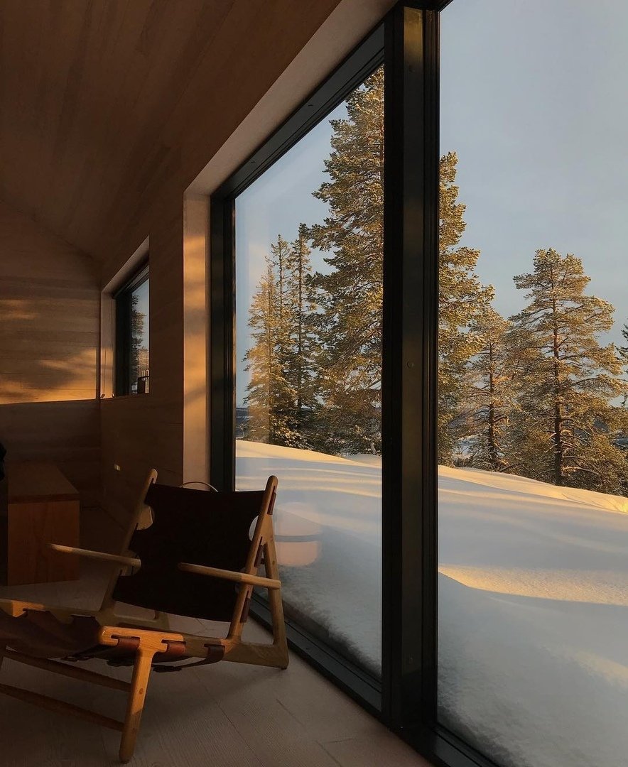 Беседка с панорамными окнами зимняя