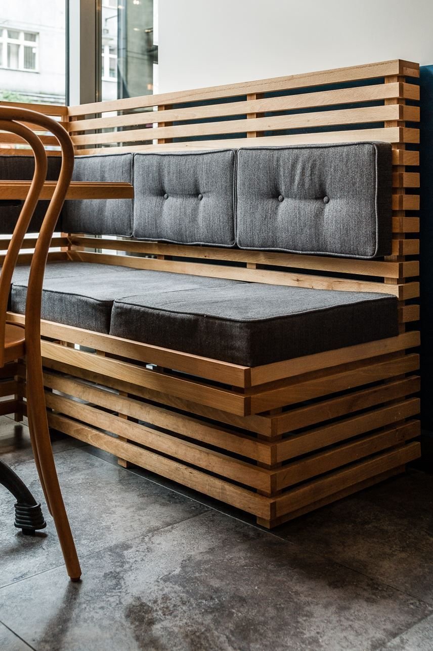 Деревянные диванчики в стиле лофт