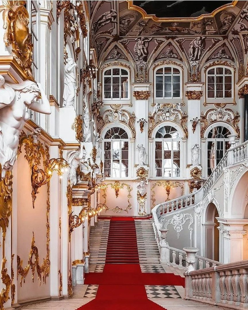 Малиновая и зеленая столбовые Екатерининского дворца