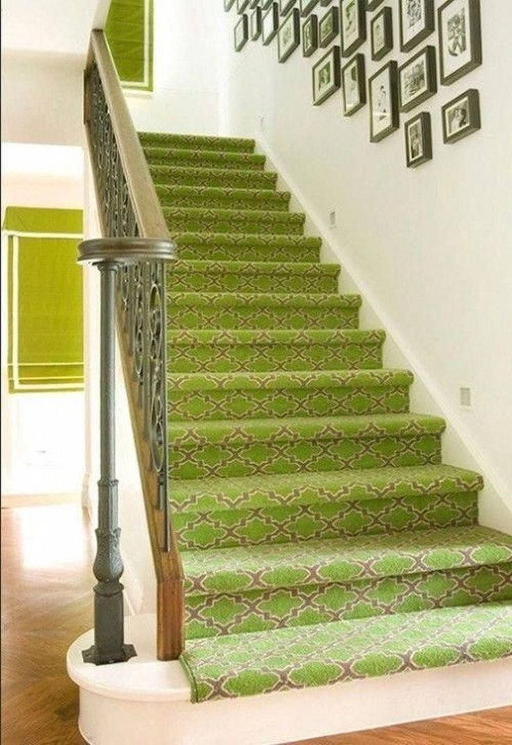 Лестница отделанная ковролином