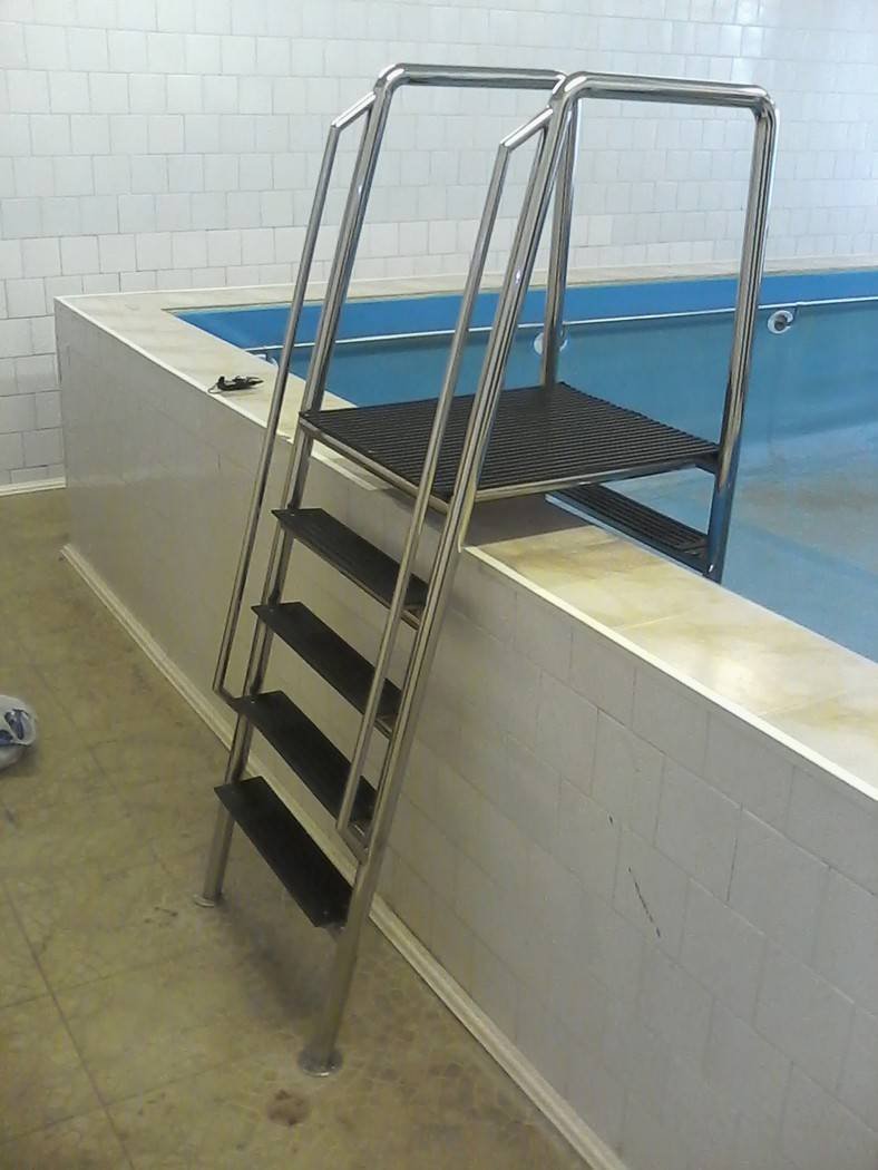 Лестница для бассейна Emaux 4 ступени nsf415-s AISI-304