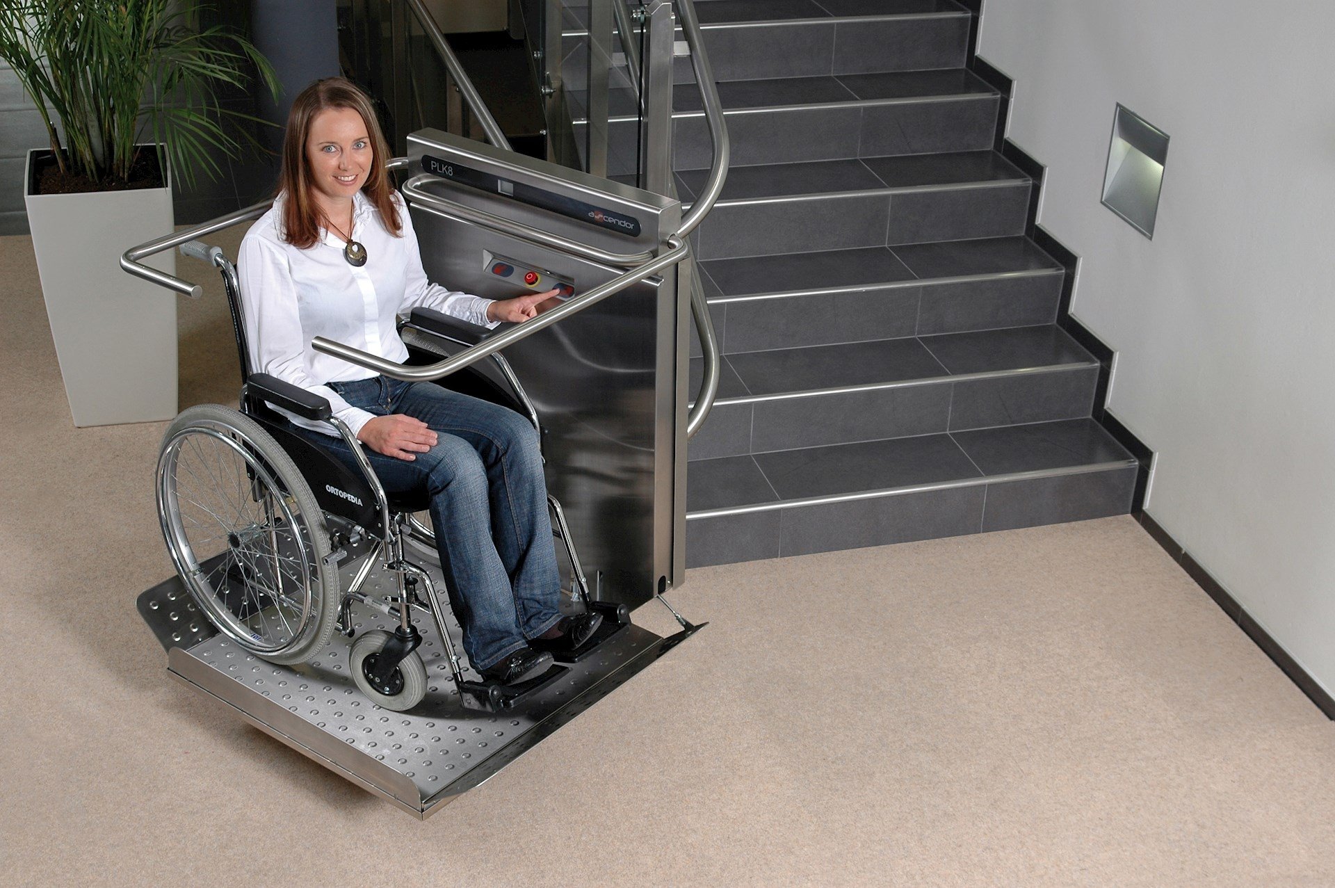 Транспортная доступность для инвалидов. ИНВАПРОМ а310 подъемник для инвалидов. Подъемная платформа БК-320 для инвалидов. Наклонная платформа - подъемник для инвалидов НПУ-001. Вертикальная платформа-подъемник для инвалидов 1100x1250 Veara EASYLIFT.