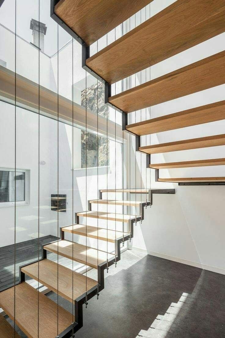 Дизайнерские лестницы из металла