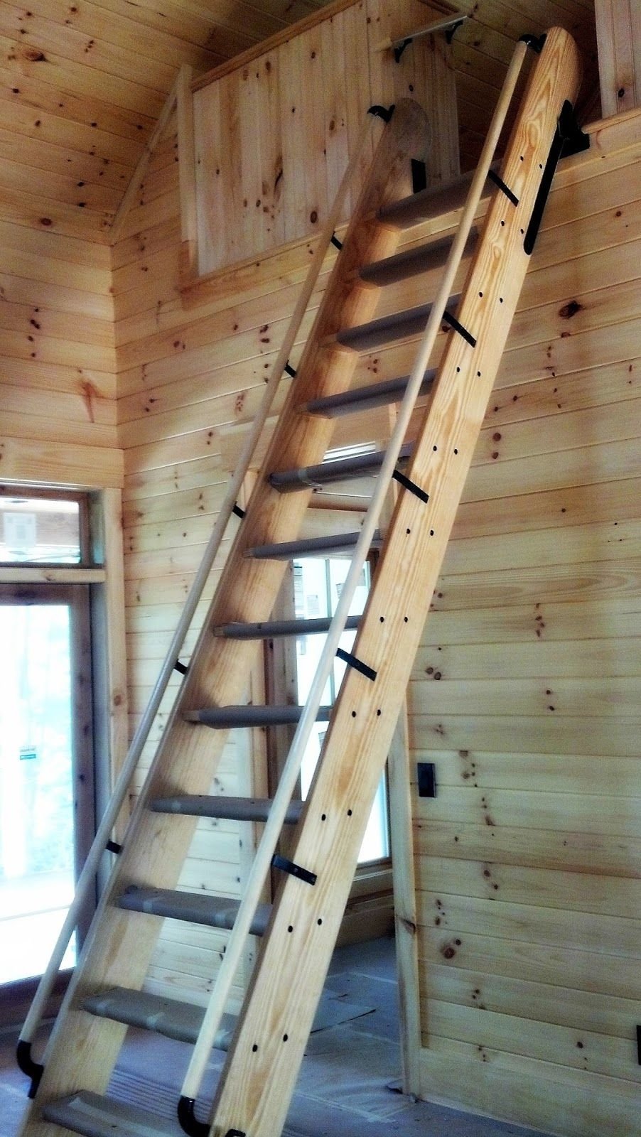 Удобная лестница на чердак