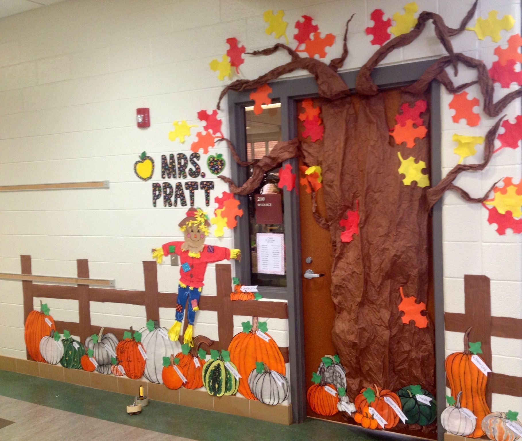 Осеннее украшение коридора в детском саду