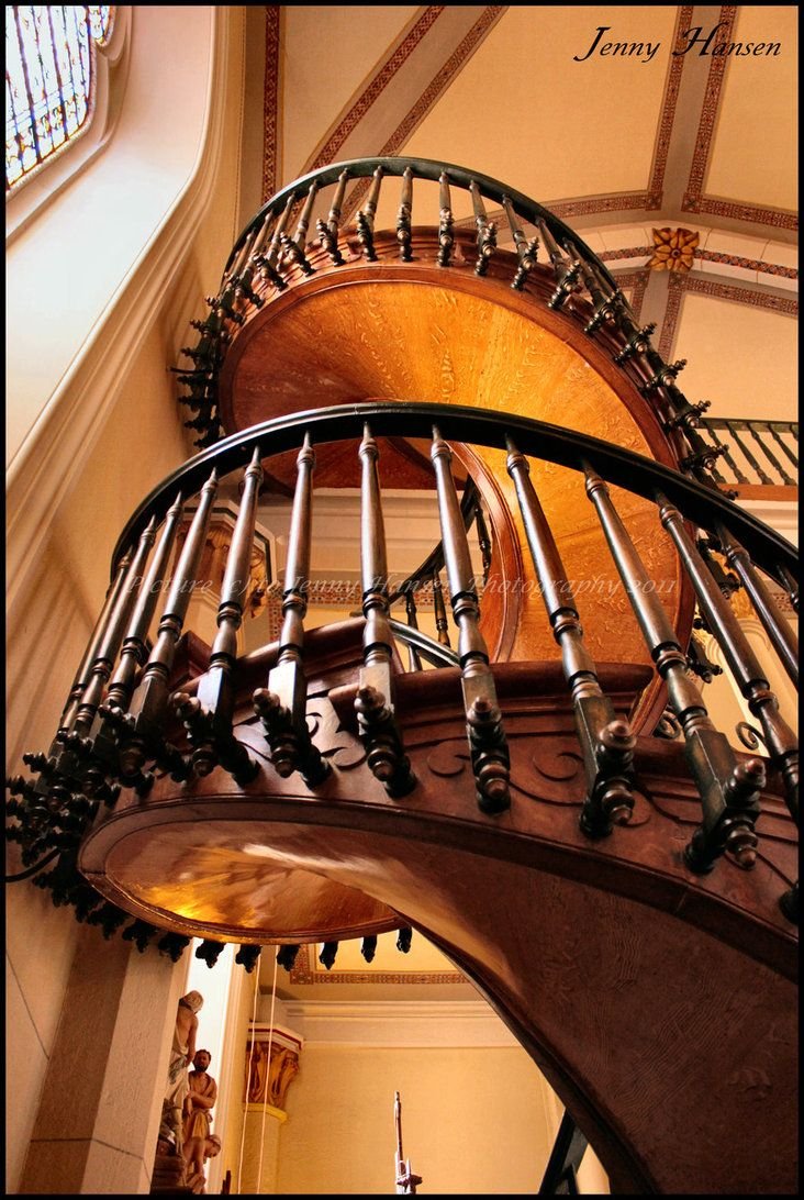 Винтовая лестница часовни Лоретто
