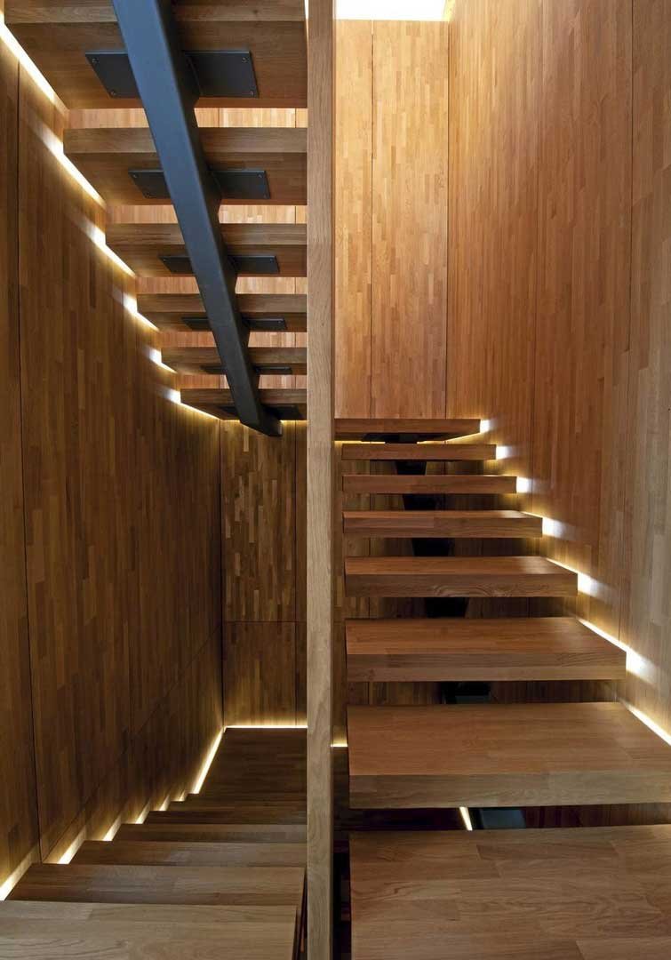 Подсветка бетонной лестницы в частном доме