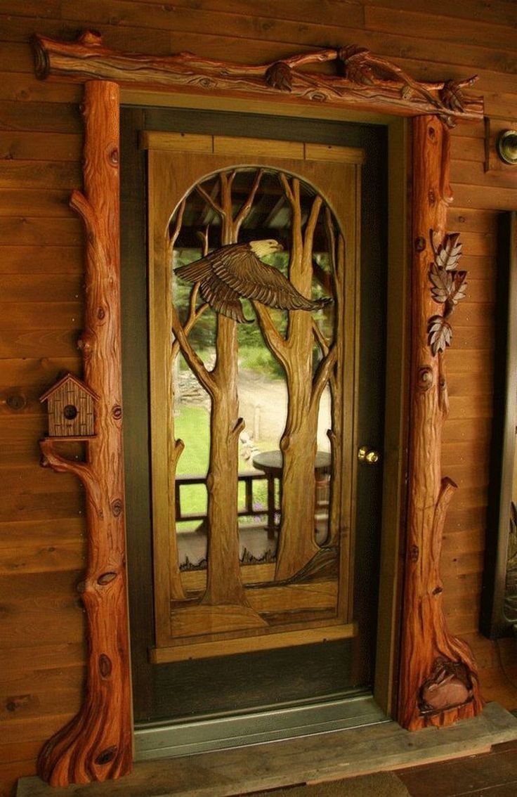 Необычные двери из дерева