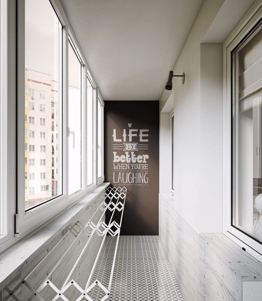 Окна на балконе белые