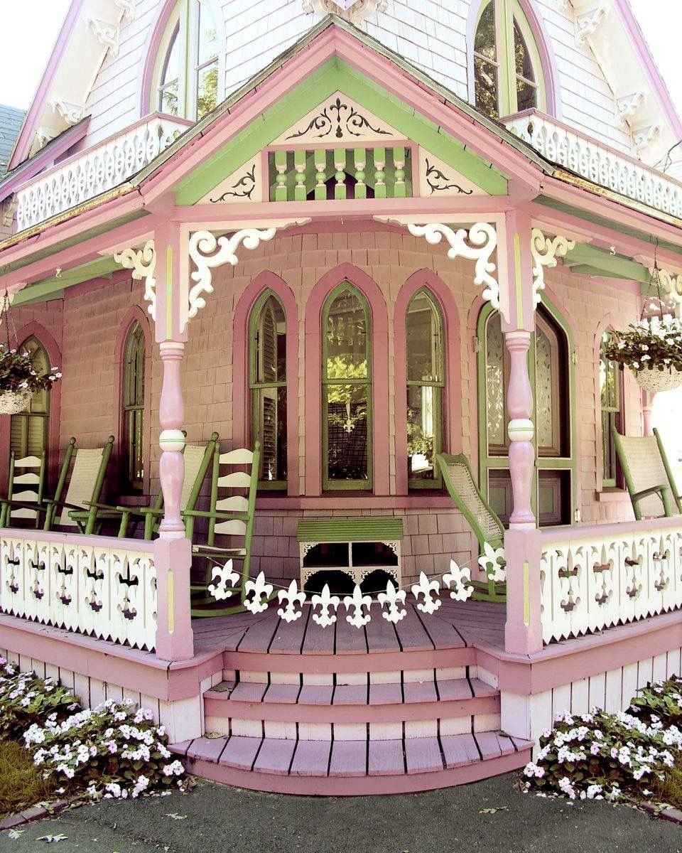 Красивые розовые дома. Викториан Пинк Хаус. Ашленд Орегон розовый дворец. Викторианские беседки Эклектика.