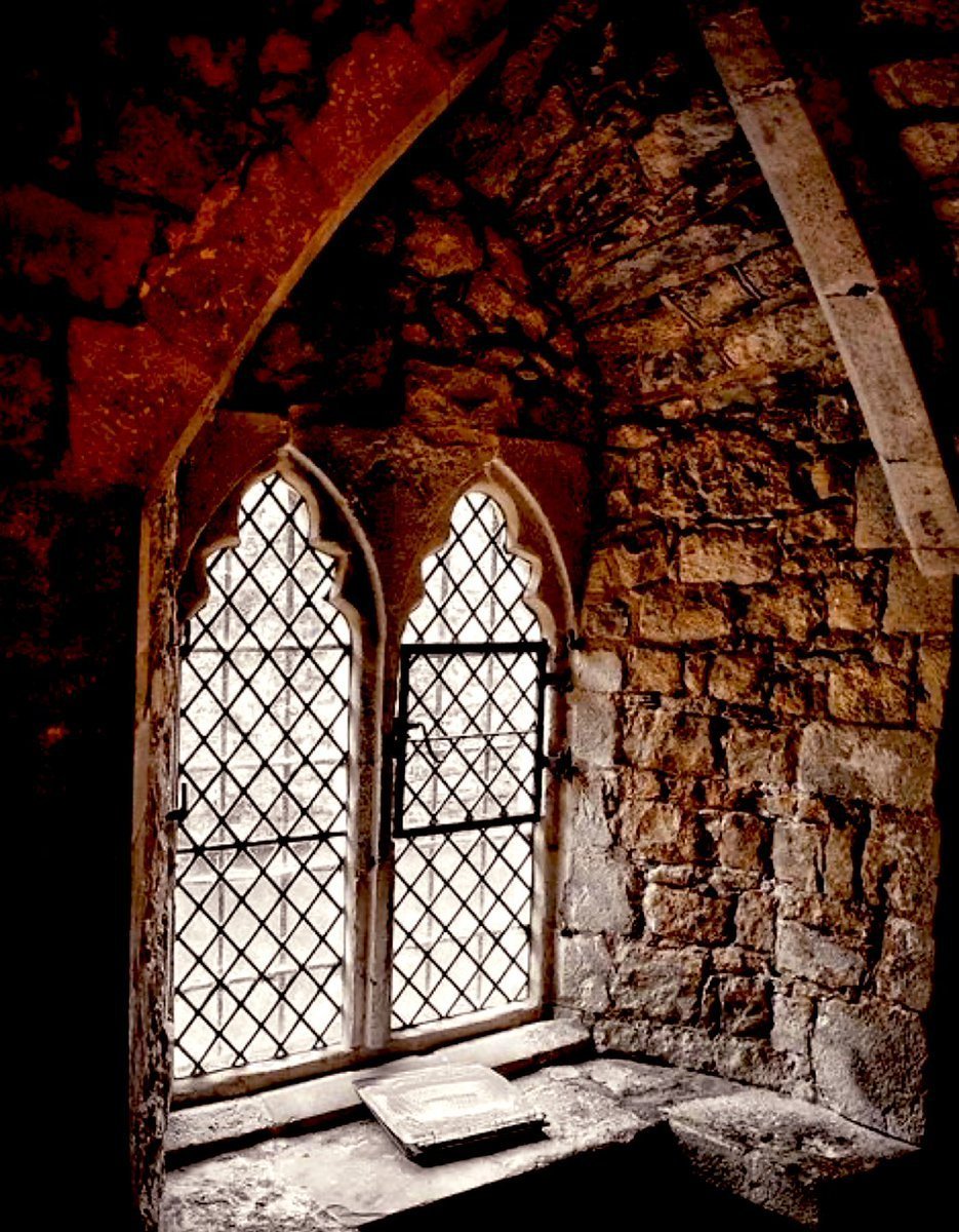 Средневековые окна в замках