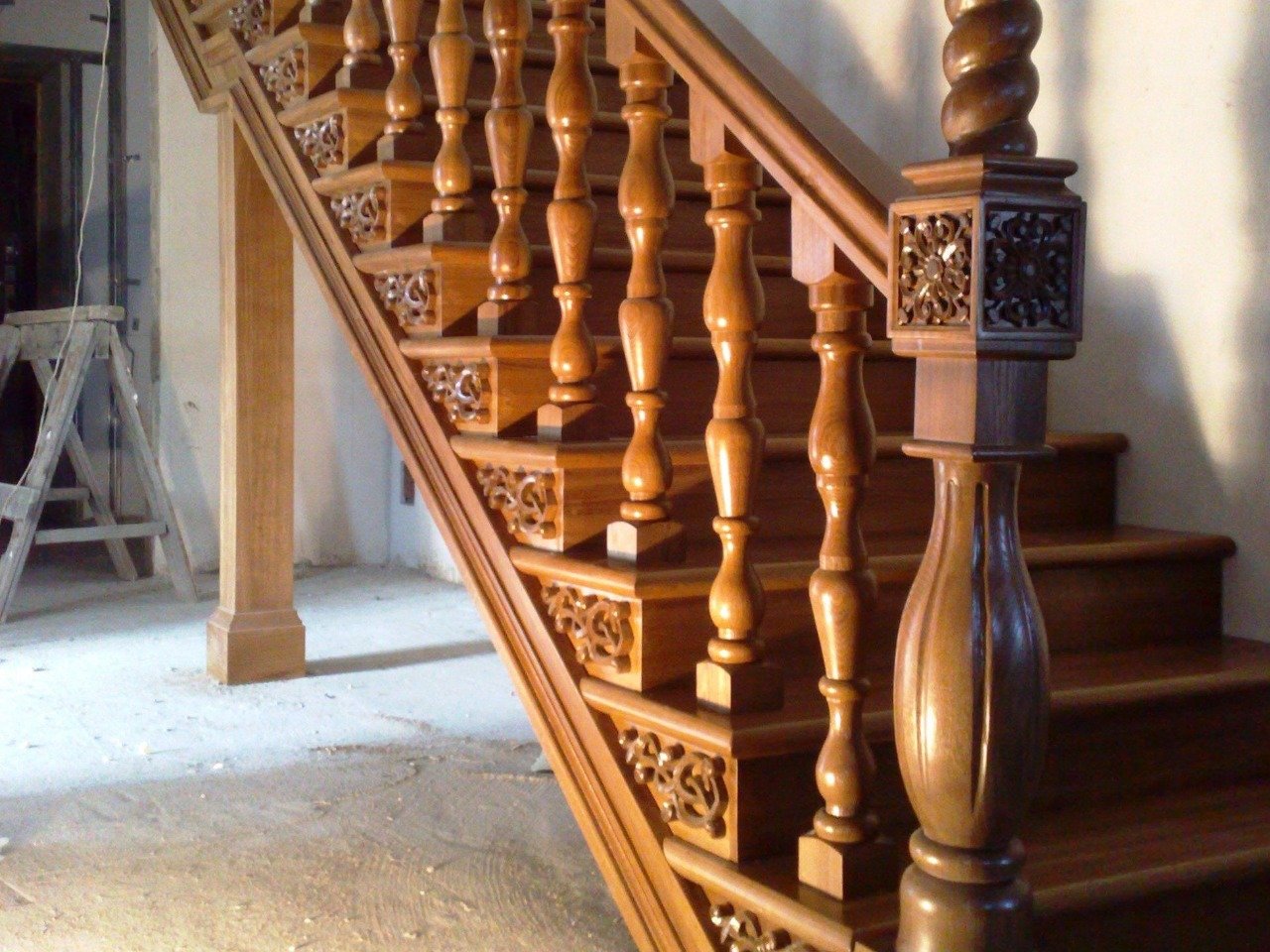 красивая деревянная лестница фото