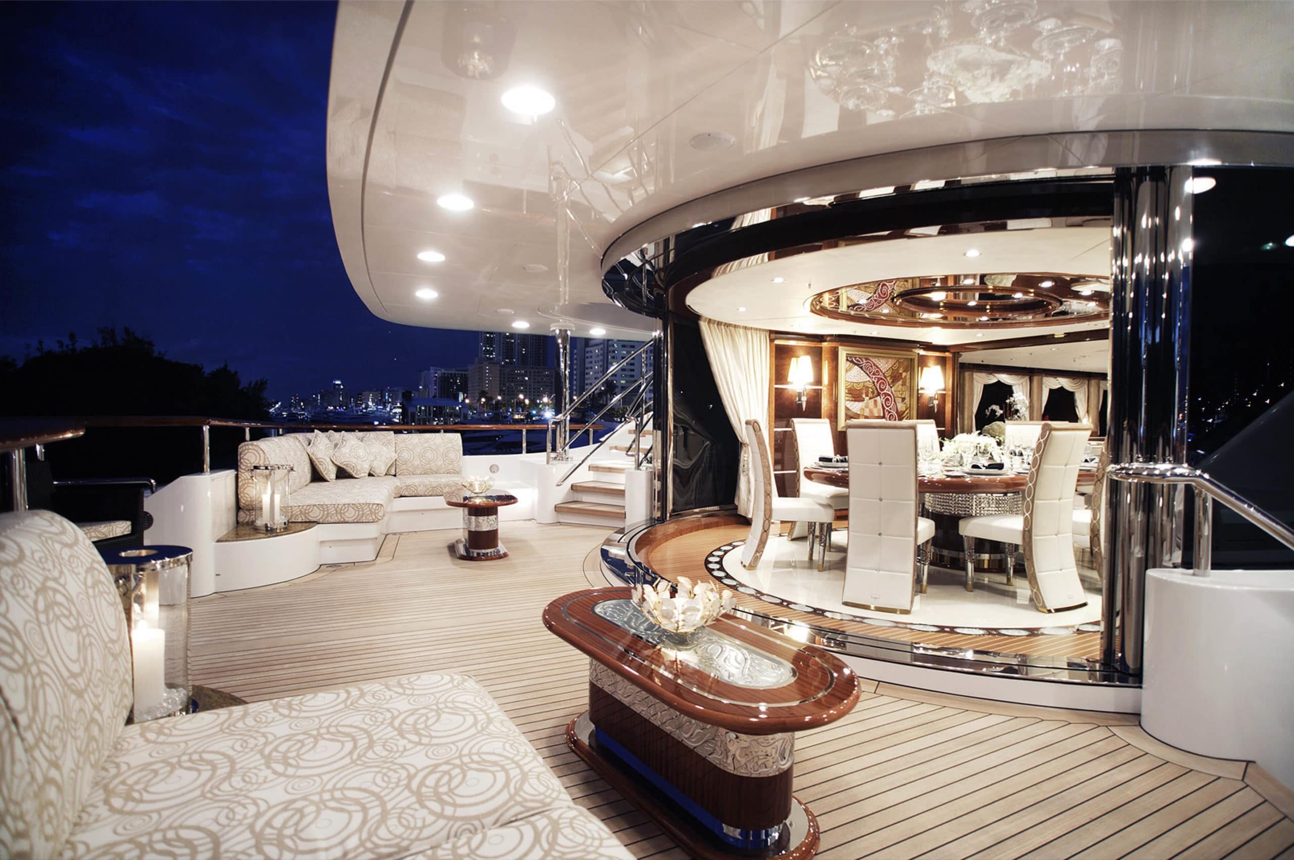 Роскошь. Benetti Luxury Yacht Interior. Яхта Luxury Yacht. Яхты роскошь лакшери. Яхта арабского шейха интерьер.