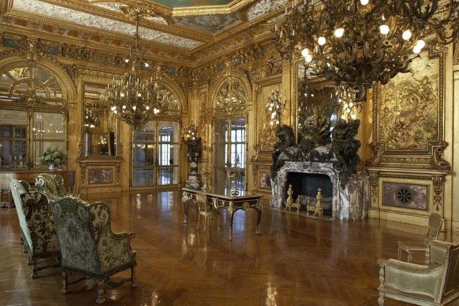 Королевский дворец изнутри бальный зал