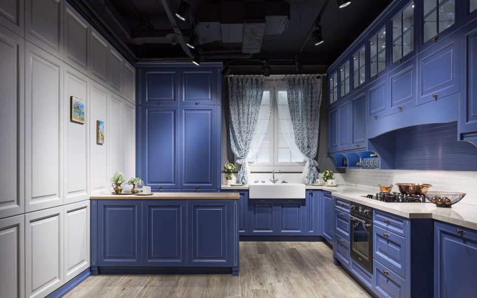 Стильные кухни синего цвета