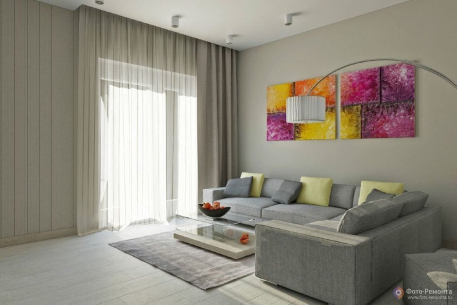 Светло-серый диван в интерьере гостиной