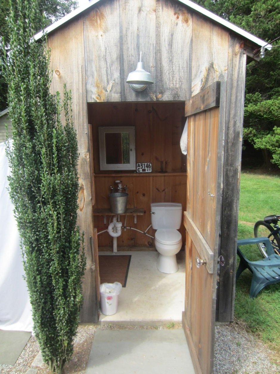 Туалет уличный деревянный