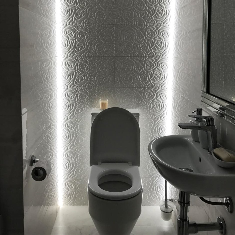 Подсветка инсталляции в туалете