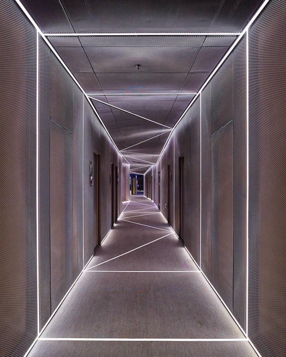Подсветка длинного коридора
