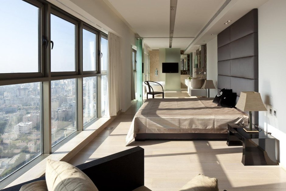Пентхаус спальня с панорамными окнами