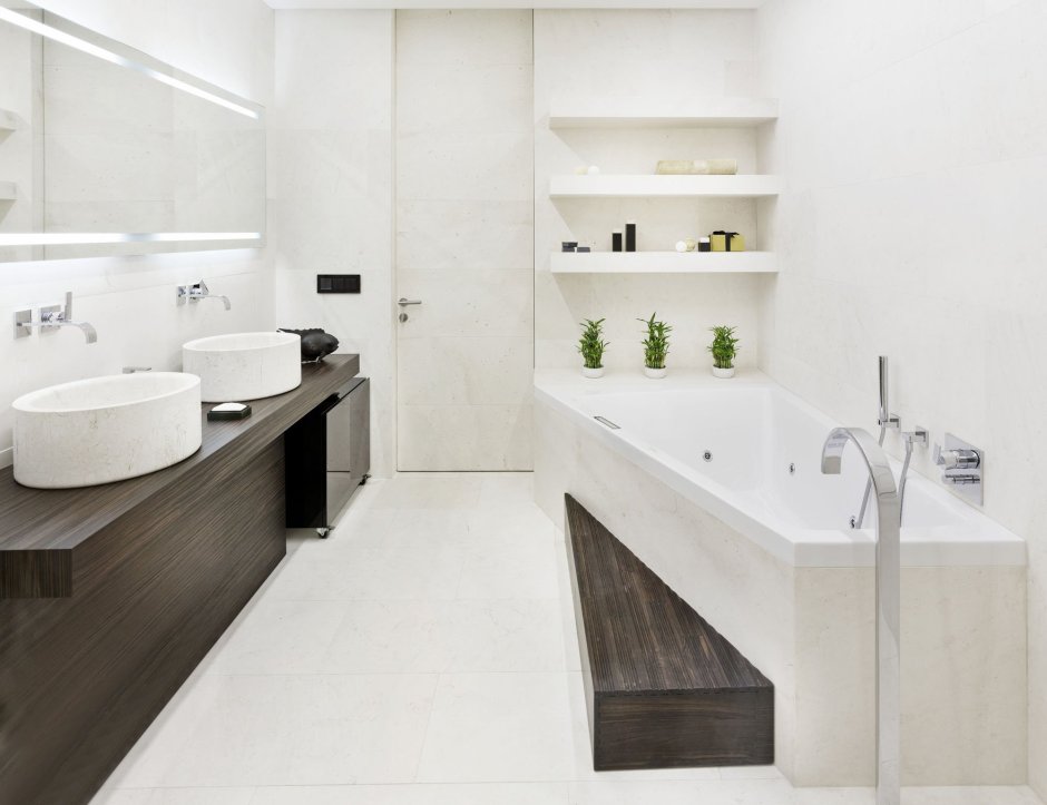 Белая ванная комната в современном стиле