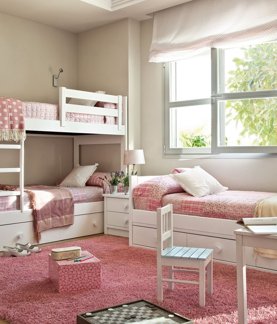 Комната для девочек с двумя кроватями