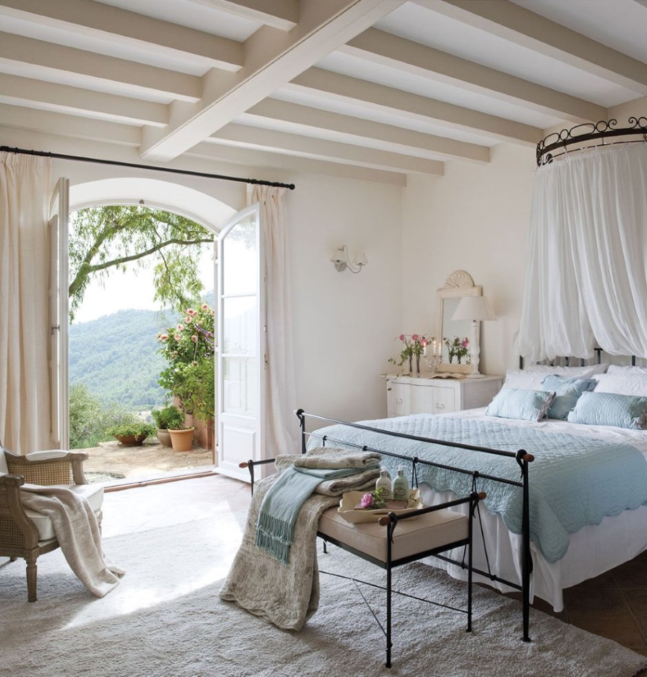 Спальня в средиземноморском стиле