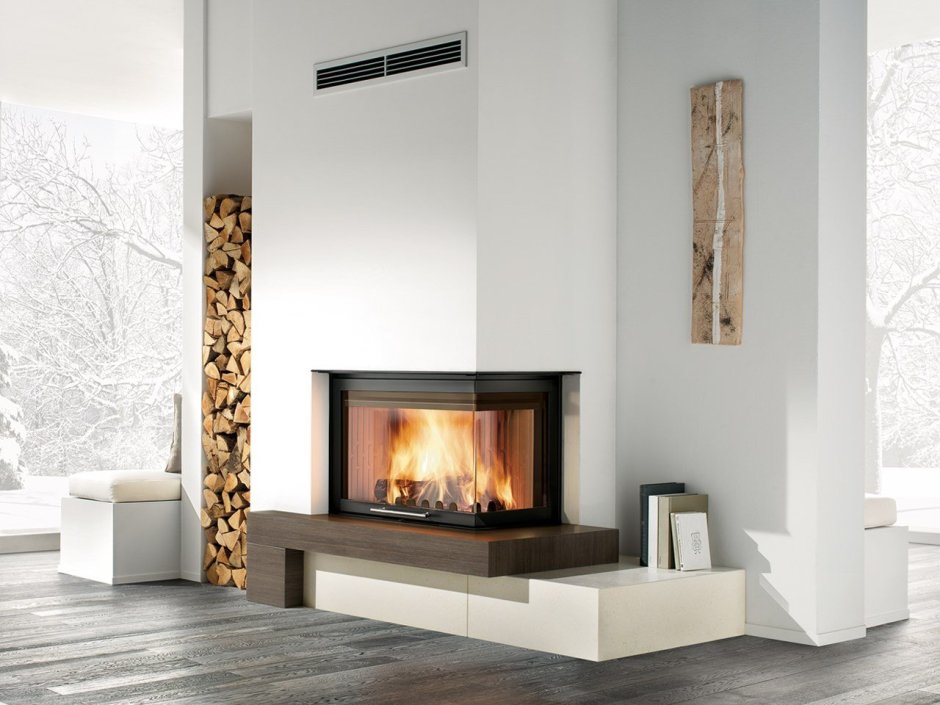 Камин около окна