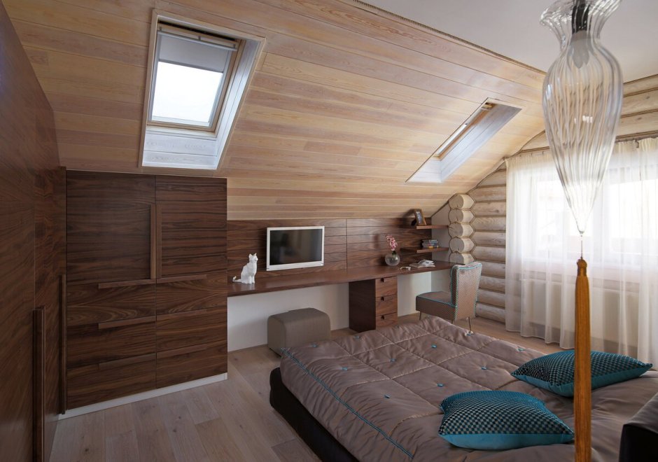 Спальня в частном деревянном доме