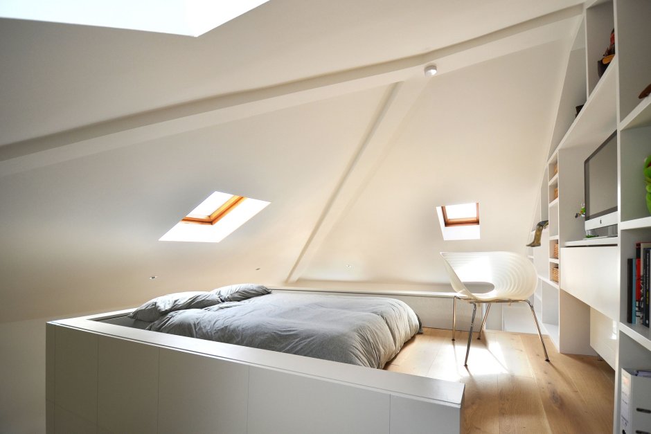 Комбинированная спальня на мансарде
