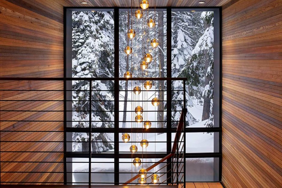 Дом с витражными окнами