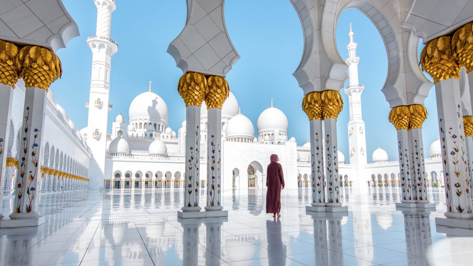 Мечеть шейха Зайда туристы