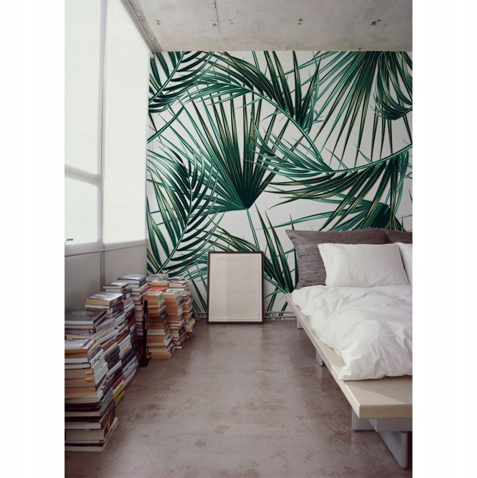 Обои с пальмовыми листьями в интерьере спальни