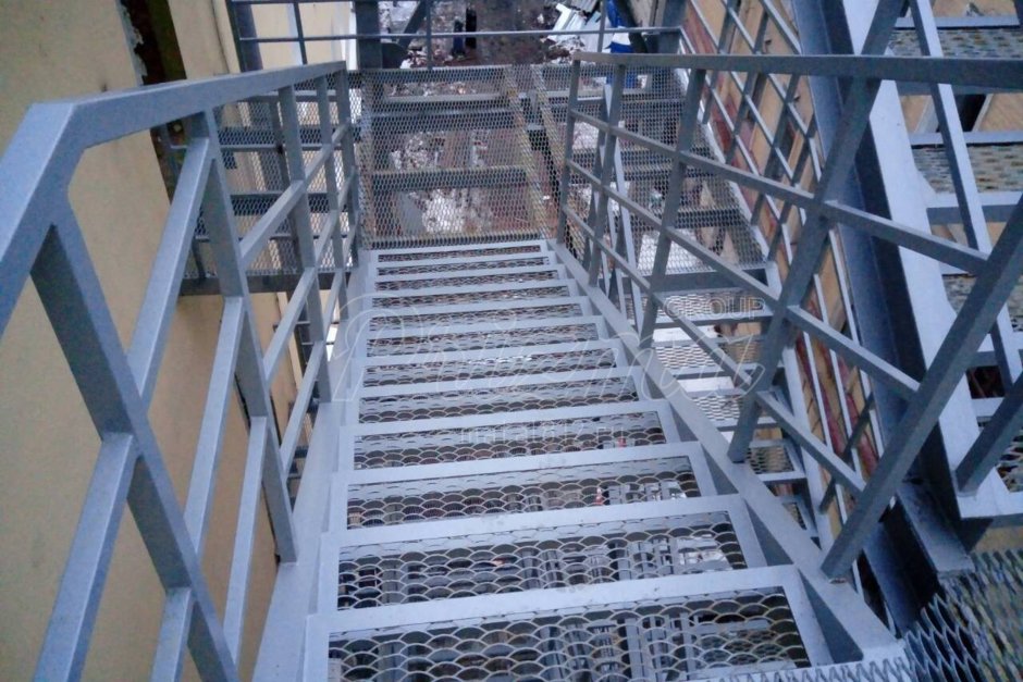 Забежная лестница лофт