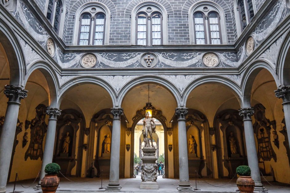 Палаццо Медичи-Риккарди внутренний двор