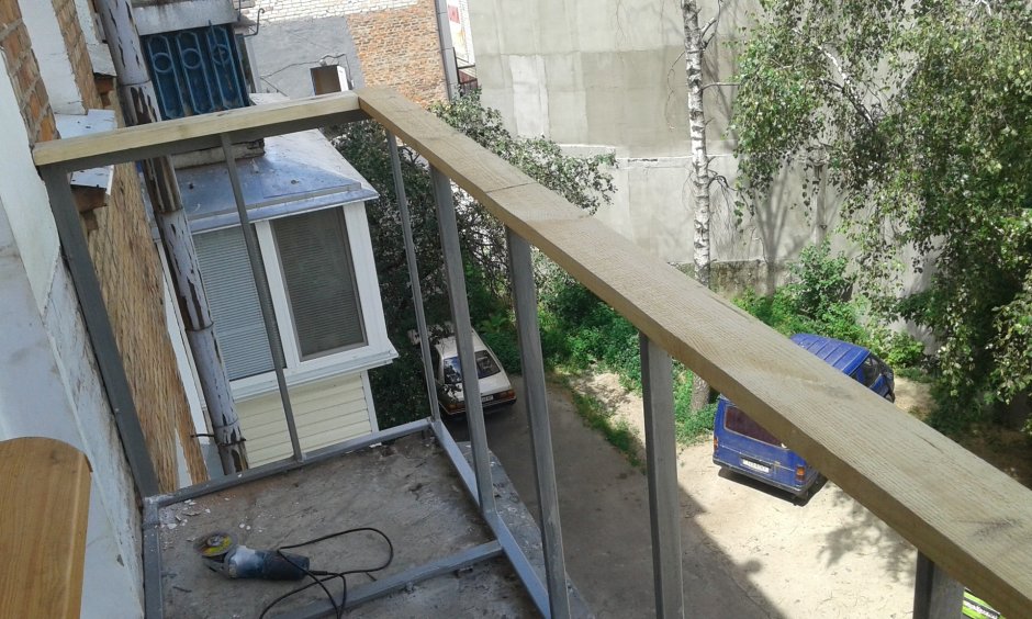 Обшивка парапета балкона