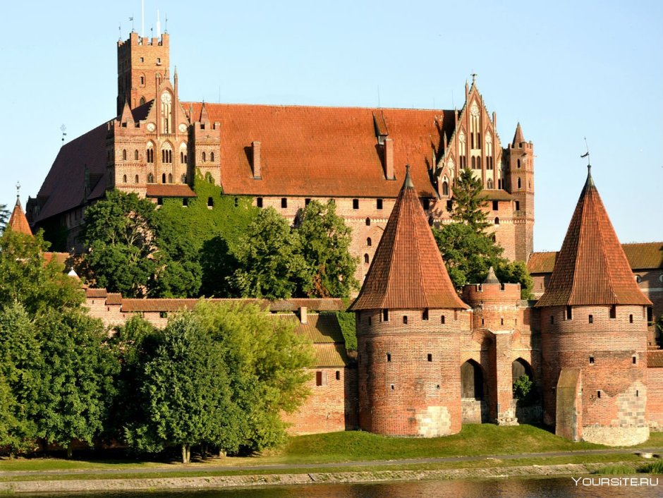 Замок Польша Мальборк башня река