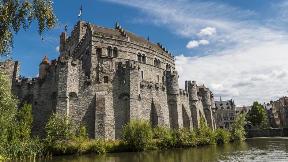 Замок Chateau de la Mothe-Chandeniers, Франция