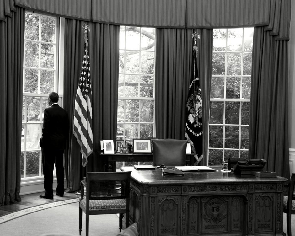 Обама в Овальном кабинете 2009