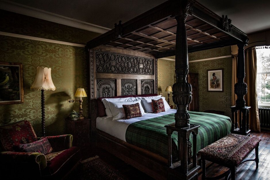 Спальня в викторианском готическом стиле