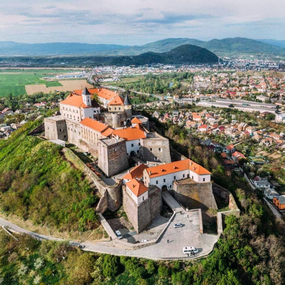 Мукачево замок Закарпатская область