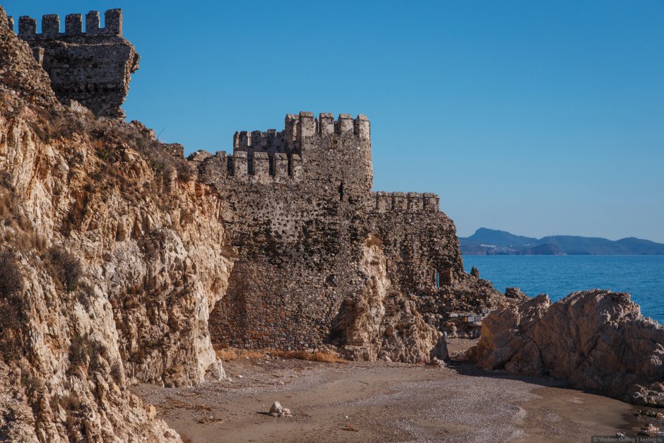 Замок Кызкалеси с берега