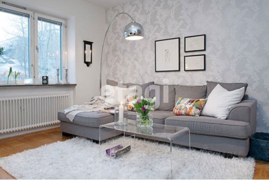 Серый диван в интерьере квартиры