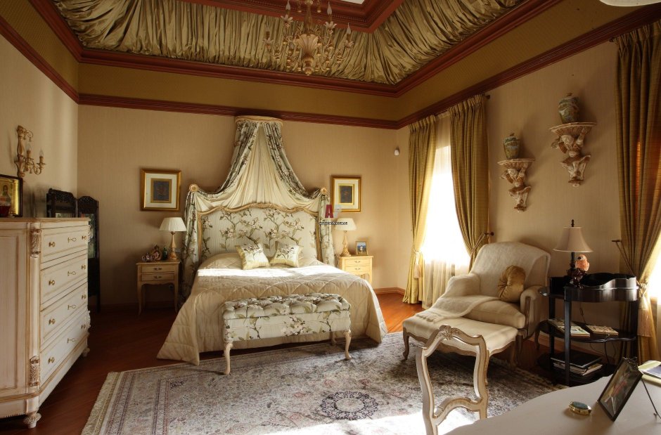 Шикарная спальня в стиле классицизм
